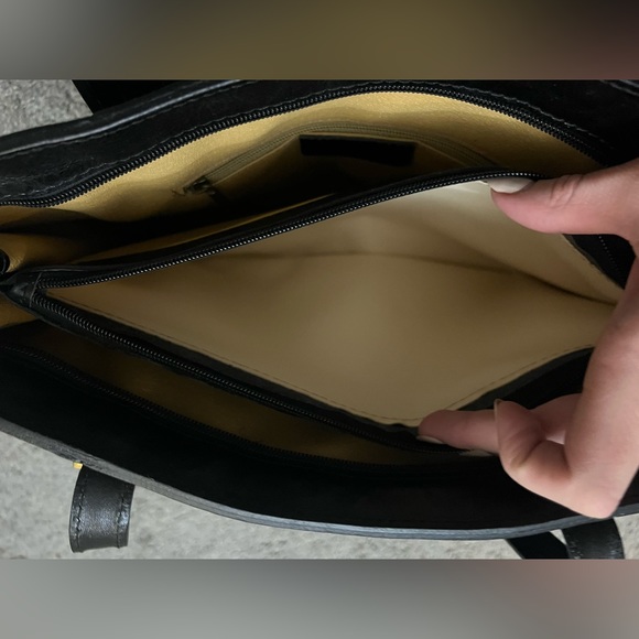 Vera Pelle Italian Handbag - Picture 6 of 16